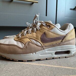 Girls' Nike Air Max Sneakers (size 4.5Y)